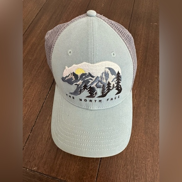 The North Face logo/ Bear embroidered hat - Picture 1 of 8